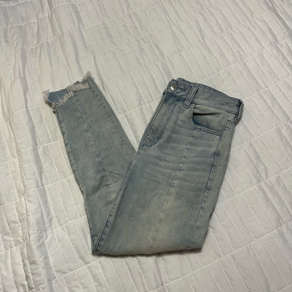 American Eagle light wash cropped skinny jeans size 4 short
